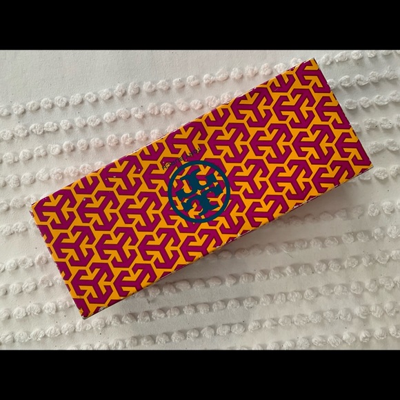 Tory Burch Thora flip flop patent sandal - Picture 6 of 6